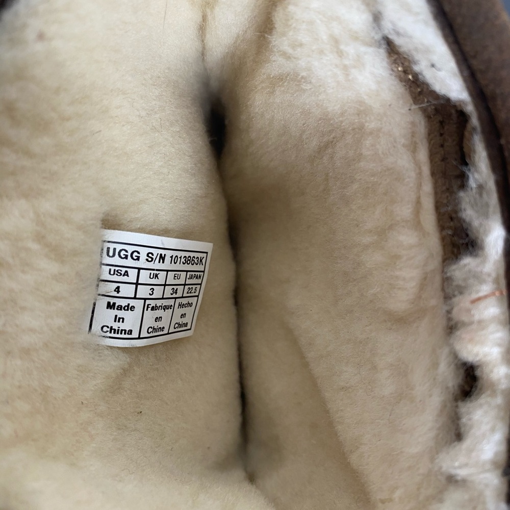 Brown UGGS - Picture 10 of 10